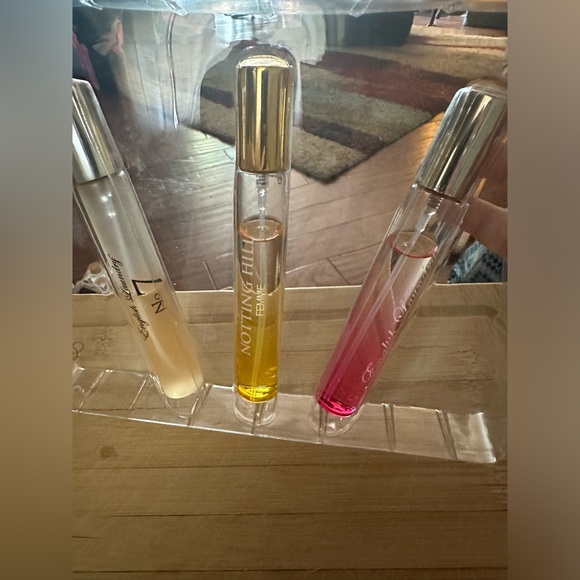 Comes with the box - #7, Notting Hill, and English Laundry - Picture 13 of 15